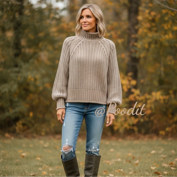 smoke & mirrors Sweaters - SMOKE & MIRRORS Chunky mock neck sweater S/M M/L combo size